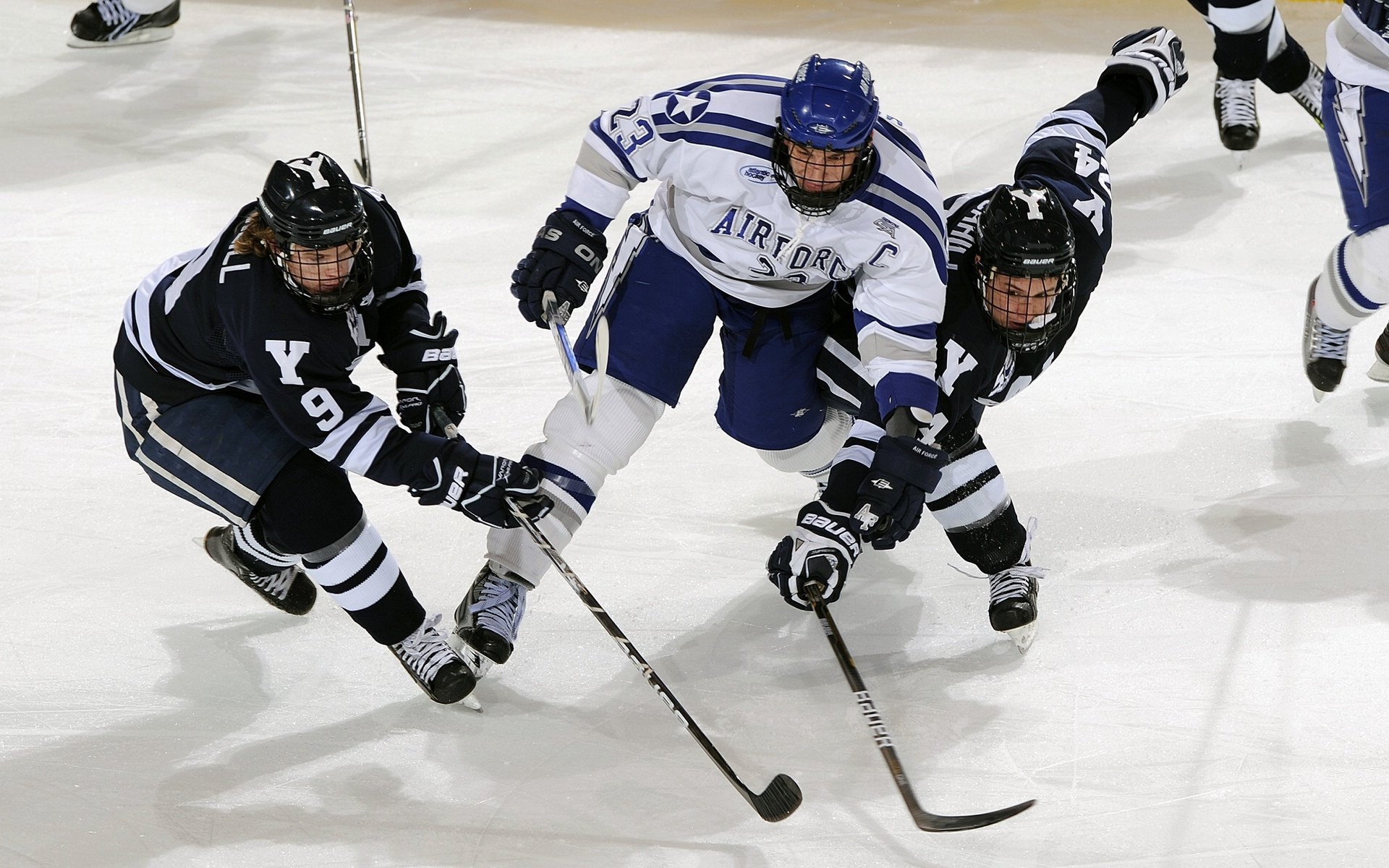体育传媒内容对青少年体育认同的影响路径分析,媒体对体育发展的影响